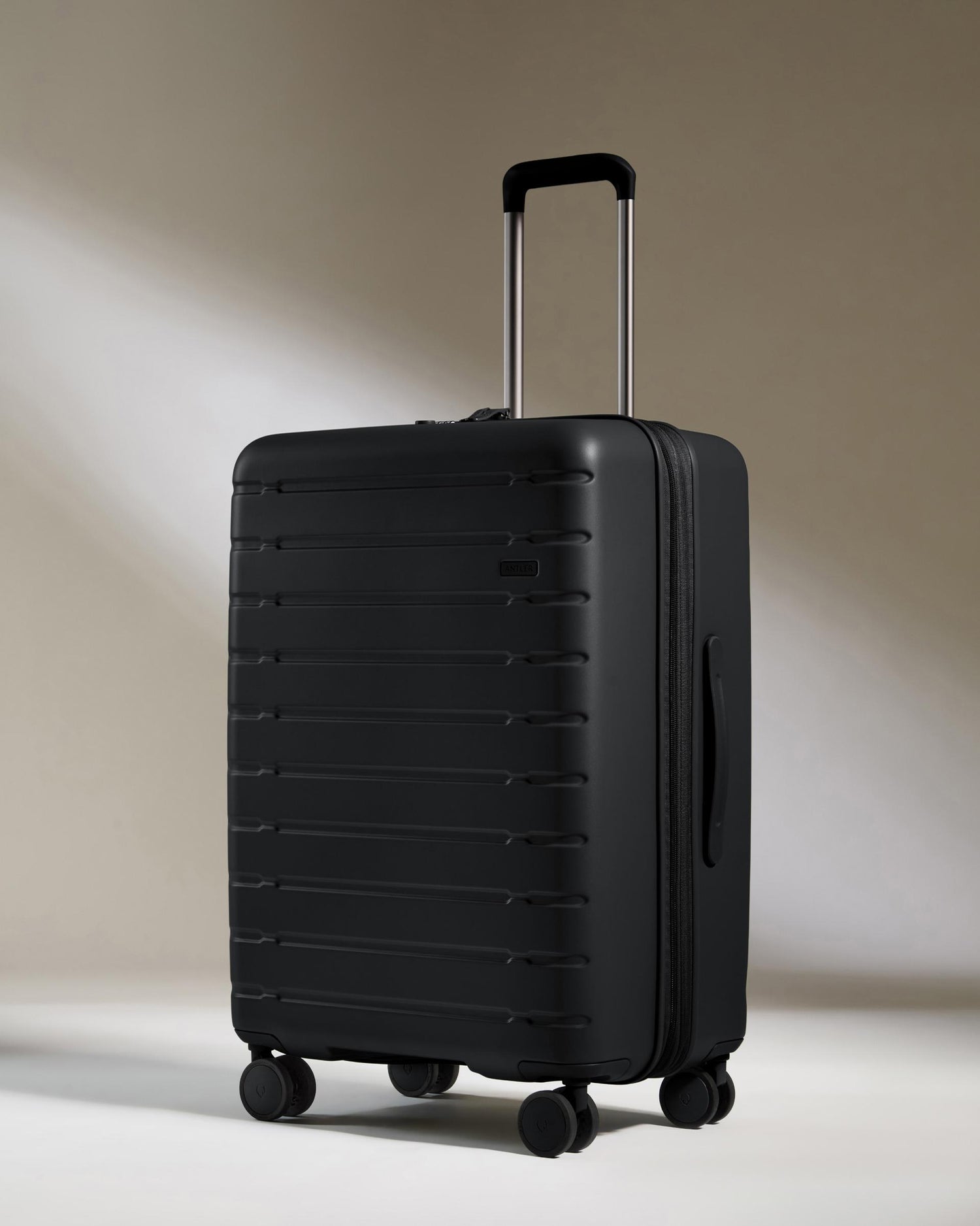 Medium Luggage in Midnight Black - Stamford 2.0