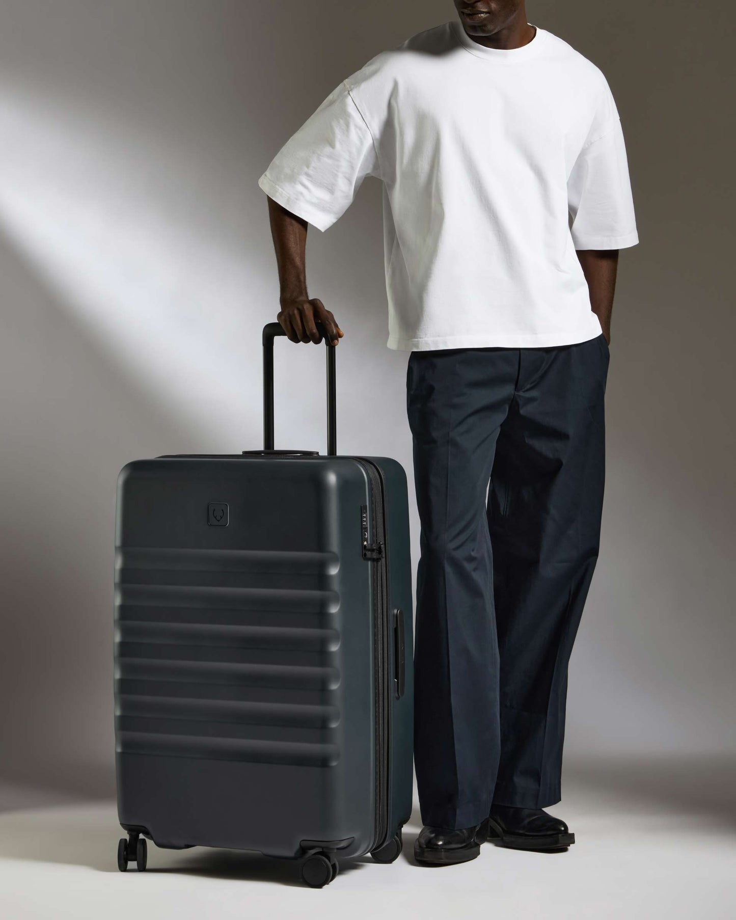 Large  Suitcase in Indigo Blue - Icon Stripe