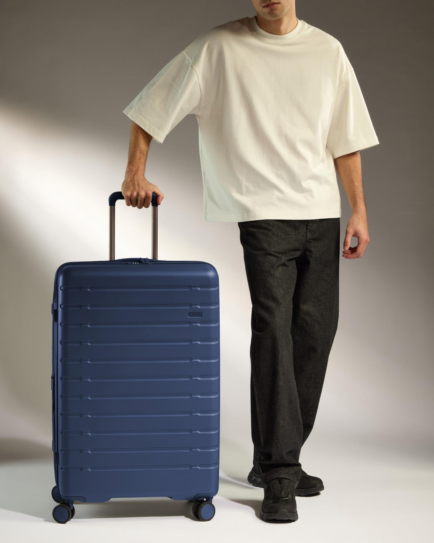 Large Suitcase in Dusk Blue - Stamford 2.0