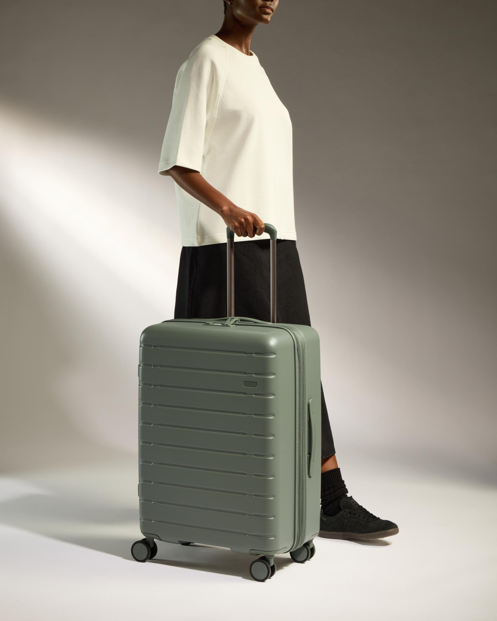 Medium Suitcase in Green Stamford 2.0 Hard Suitcase Antler USA