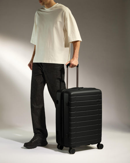 Medium Suitcase in Midnight Black - Stamford 2.0