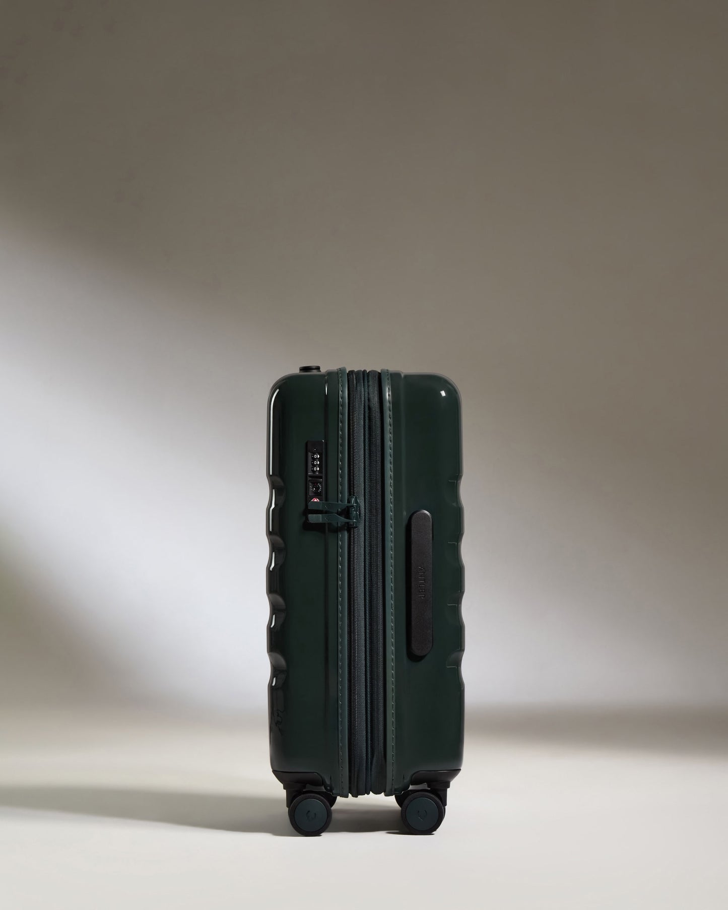 Expandable Carry-on Luggage in Green Gloss - Icon Stripe