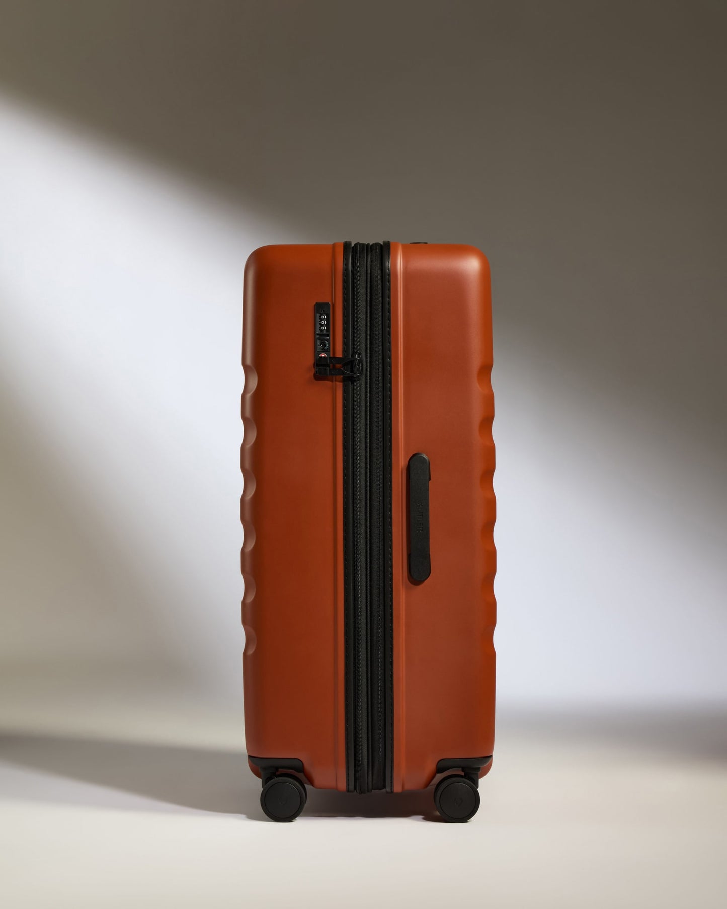 Large Suitcase in Maple Red - Icon Stripe