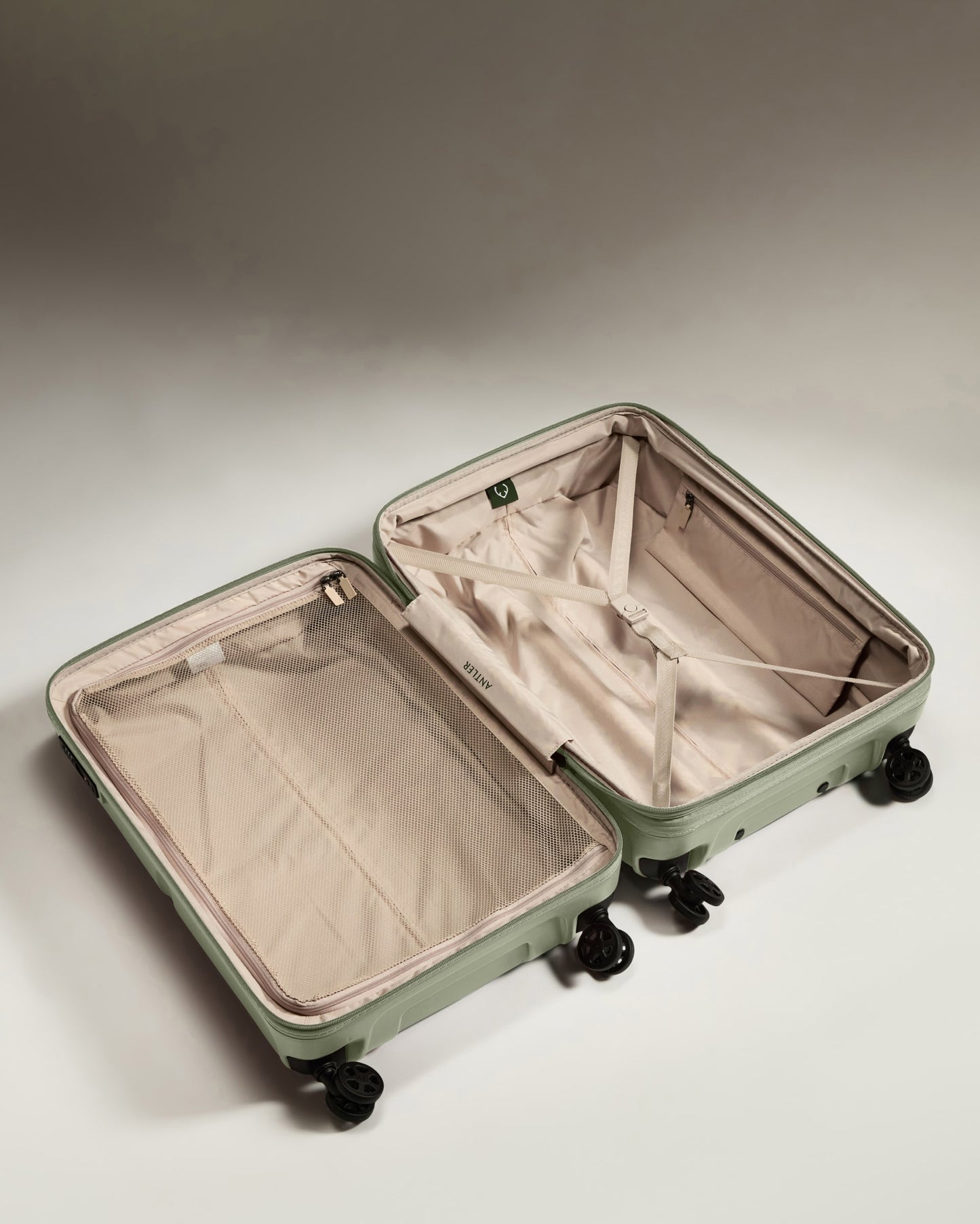 Medium Luggage in Clover Green - Single Stripe