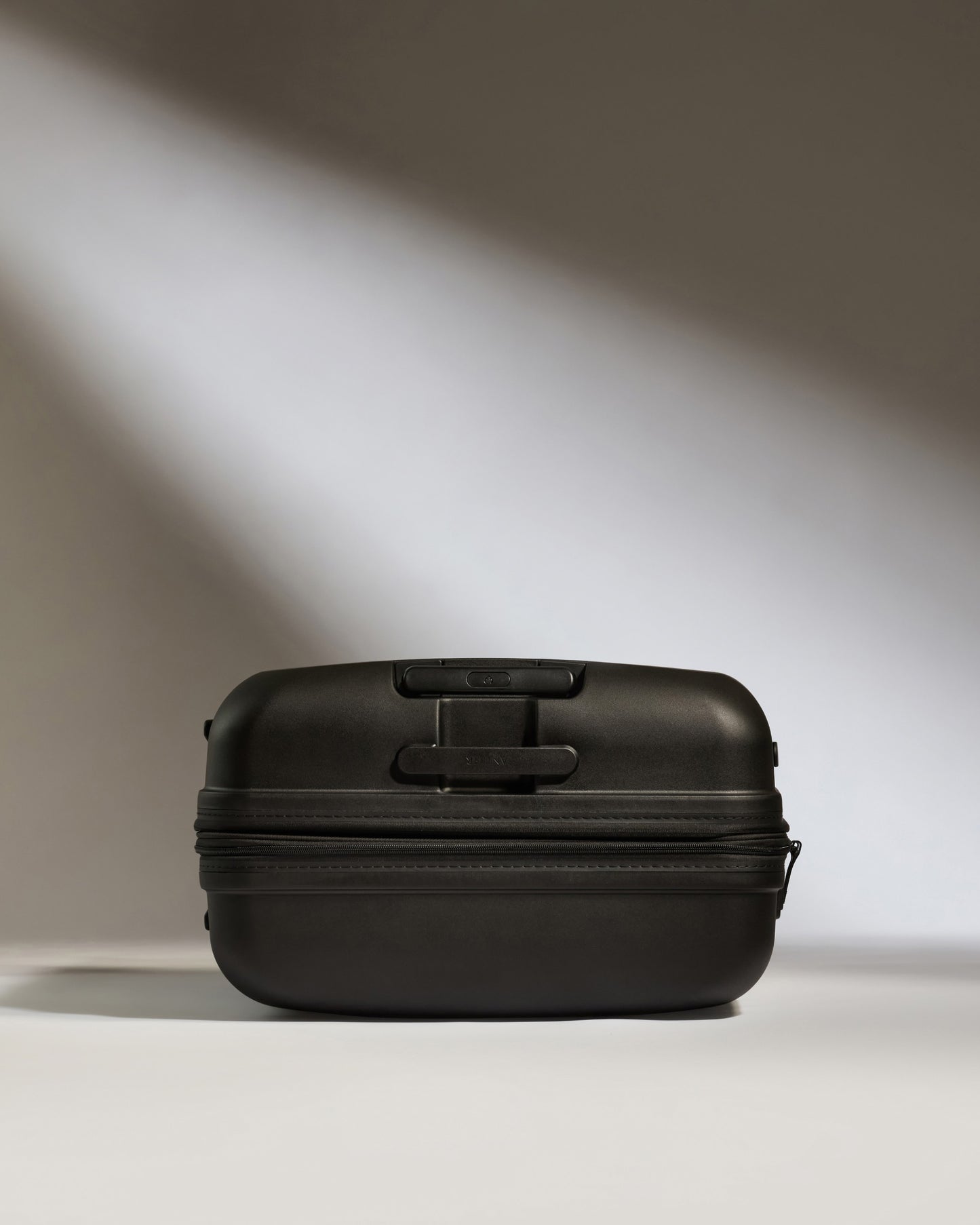 Large Luggage in Black - Single Stripe