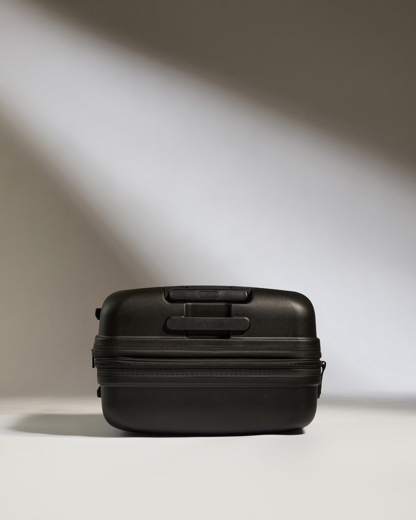 Medium Luggage in Black - Single Stripe